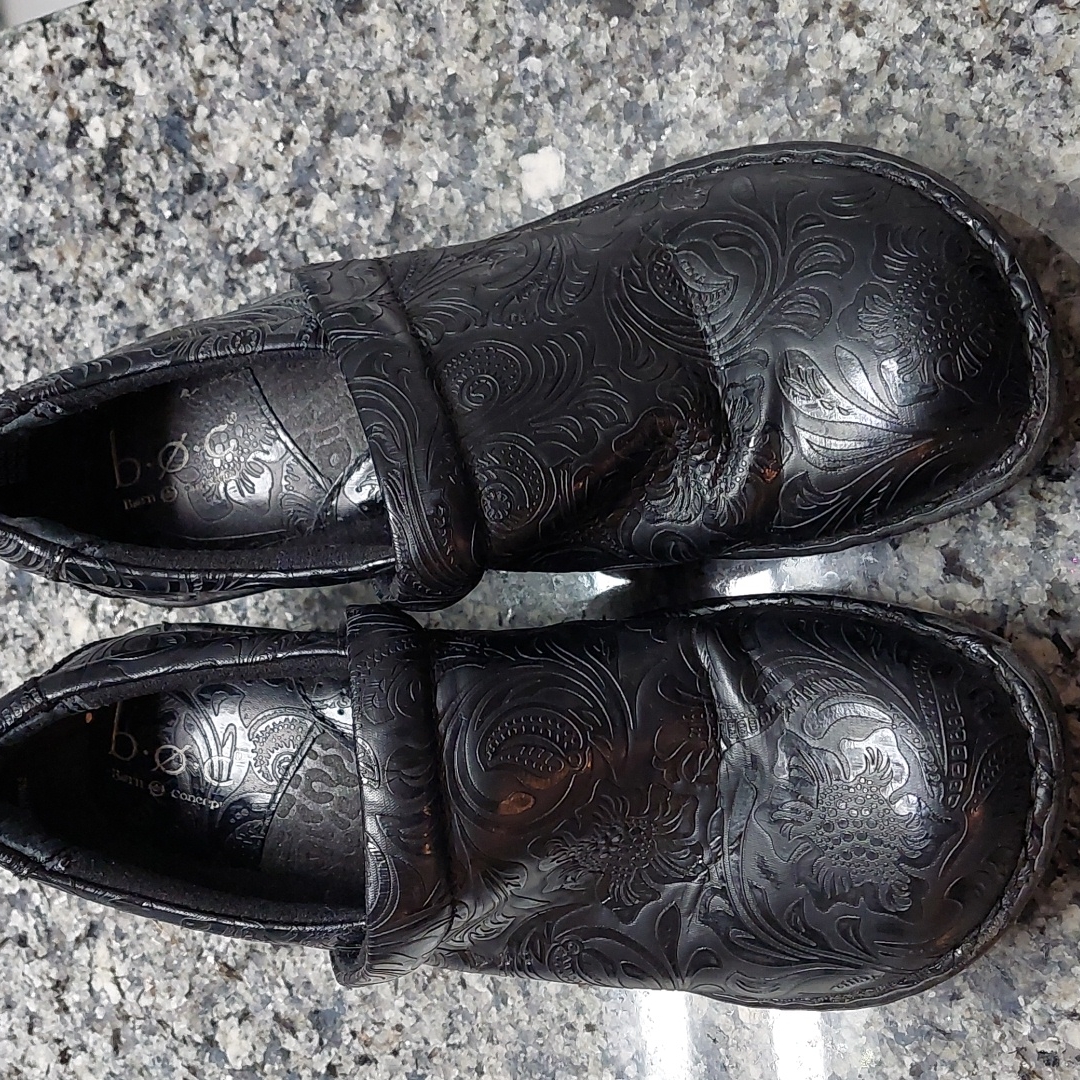 Tooled Look Clogs